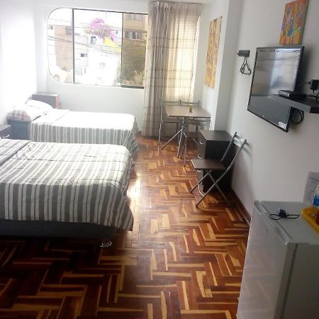 Peruvian Family Hostal Miraflores Лима Экстерьер фото